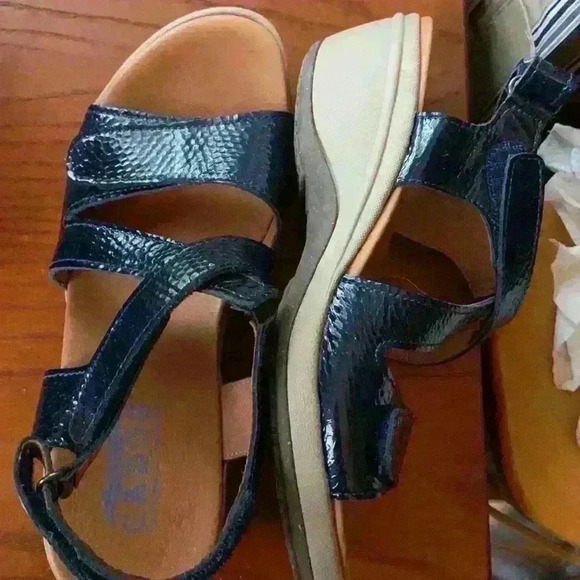 Woman’s Cados Navy Velcro strap sandals Sz 8/39 - Picture 8 of 8
